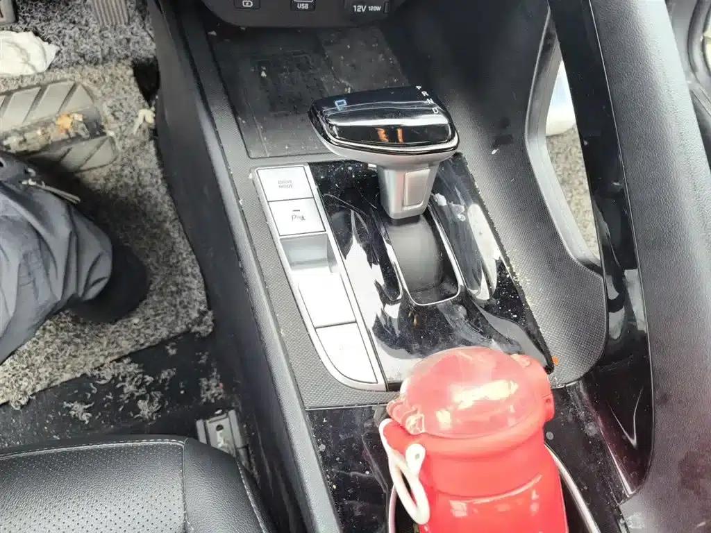 Hyundai Elantra 2022 1.5L CVT LUX Premium Edition — миниатюра 11