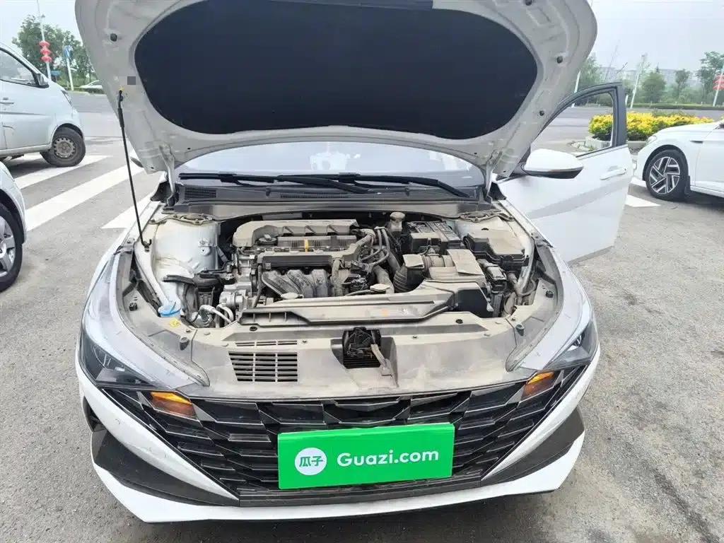Hyundai Elantra 2022 1.5L CVT LUX Premium Edition — миниатюра 17