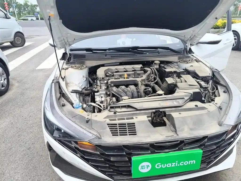 Hyundai Elantra 2022 1.5L CVT LUX Premium Edition — миниатюра 23