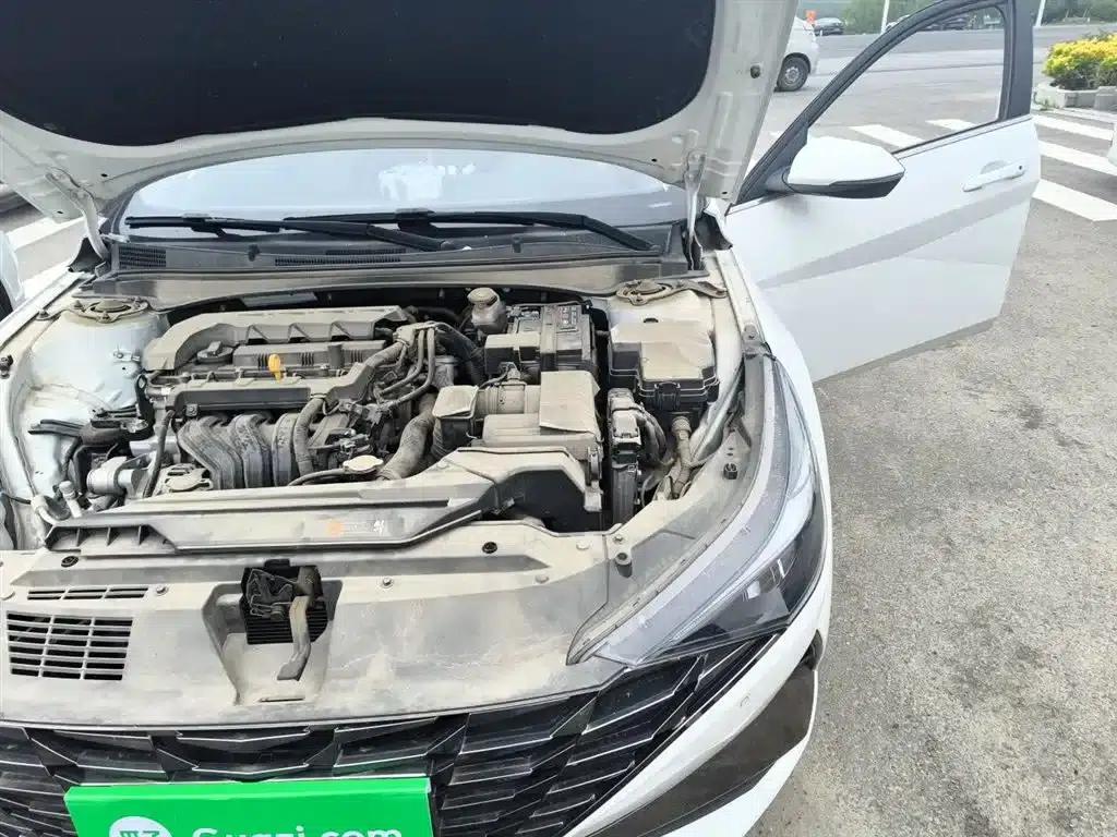 Hyundai Elantra 2022 1.5L CVT LUX Premium Edition — миниатюра 24