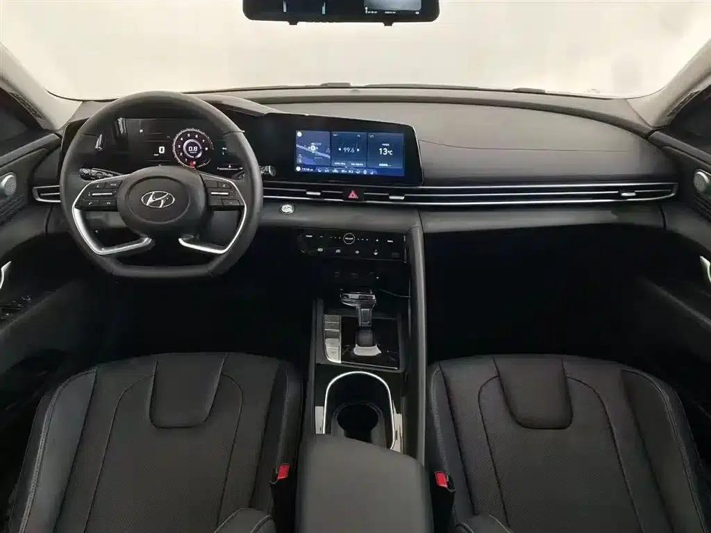 Hyundai Elantra 2021 1.5L CVT LUX Premium Edition — миниатюра 13