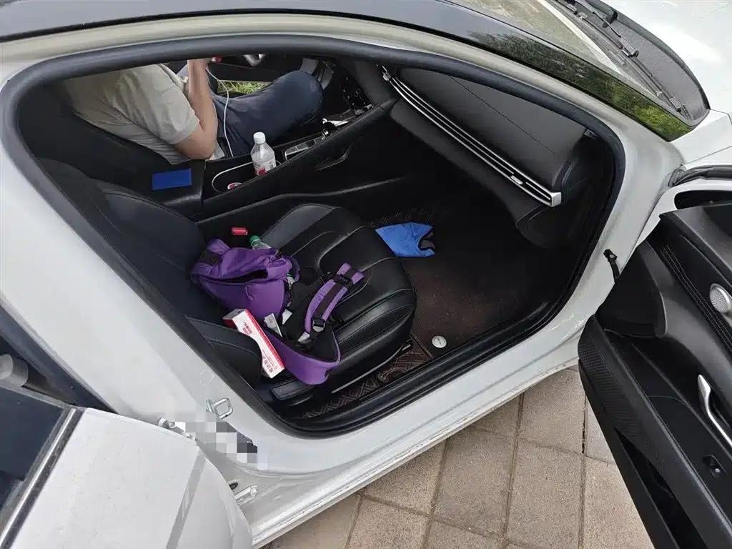 Hyundai Elantra 2021 1.5L CVT LUX Premium Edition — миниатюра 19
