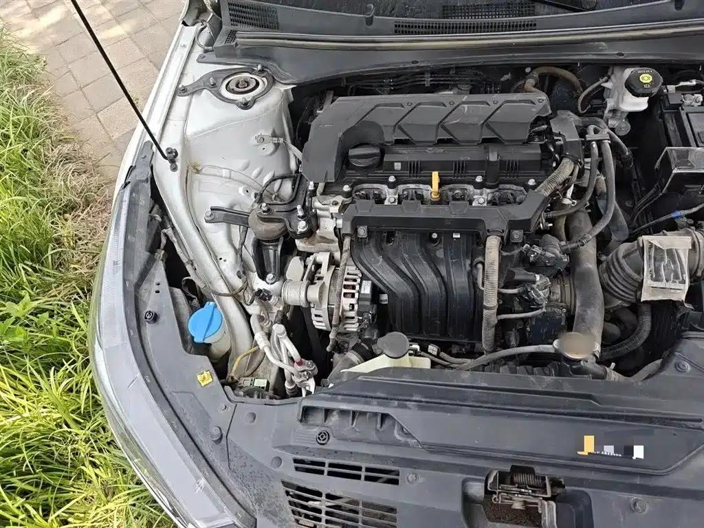 Hyundai Elantra 2021 1.5L CVT LUX Premium Edition — миниатюра 20