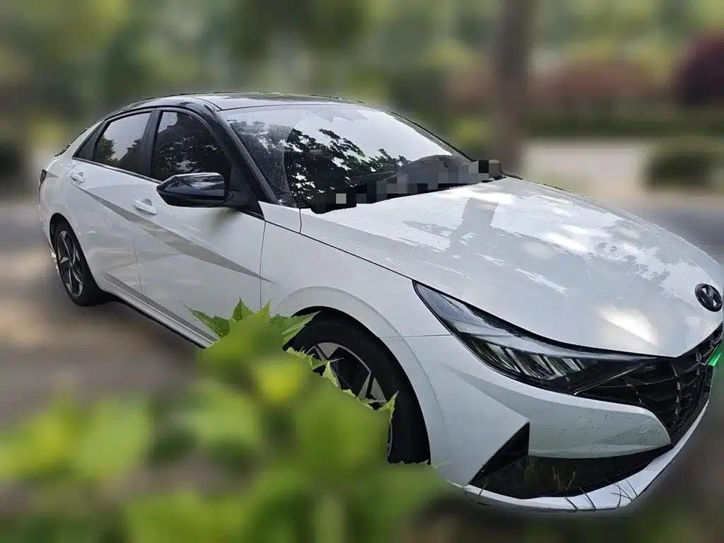 Hyundai Elantra 2021 1.5L CVT LUX Premium Edition — миниатюра 23