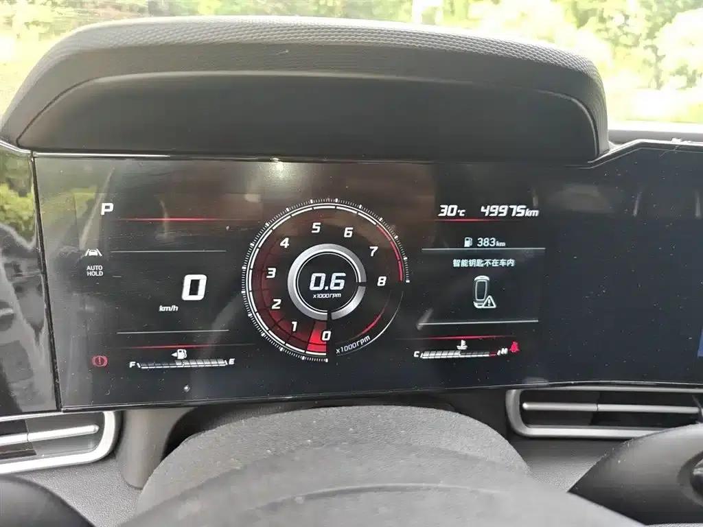 Hyundai Elantra 2021 1.5L CVT LUX Premium Edition — миниатюра 5