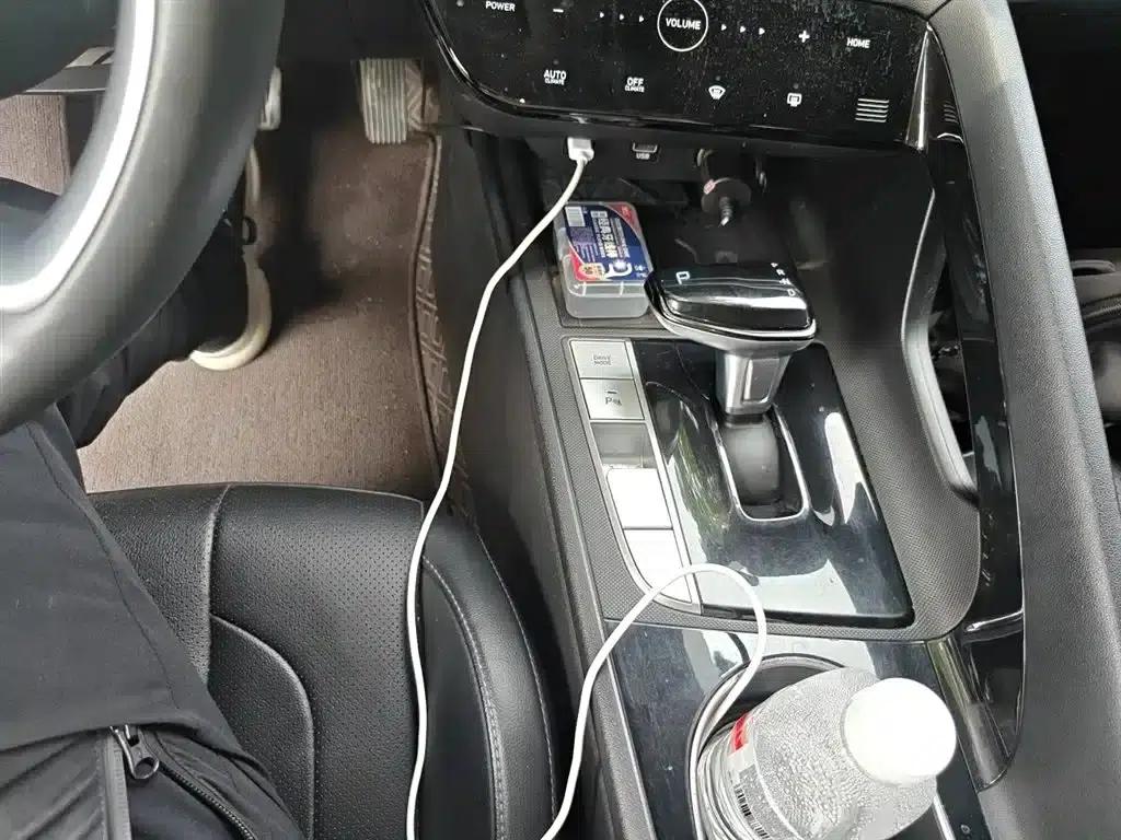 Hyundai Elantra 2021 1.5L CVT LUX Premium Edition — миниатюра 7