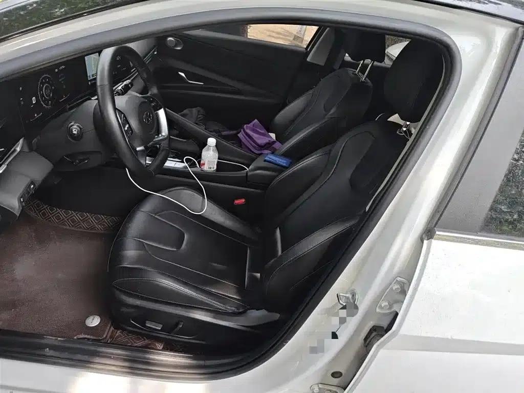 Hyundai Elantra 2021 1.5L CVT LUX Premium Edition — миниатюра 8