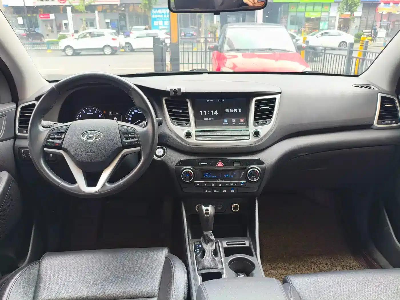 Tucson 2018 1.6T Dual-Clutch Two-Wheel Drive 15th Anniversary Special Edition — миниатюра 4