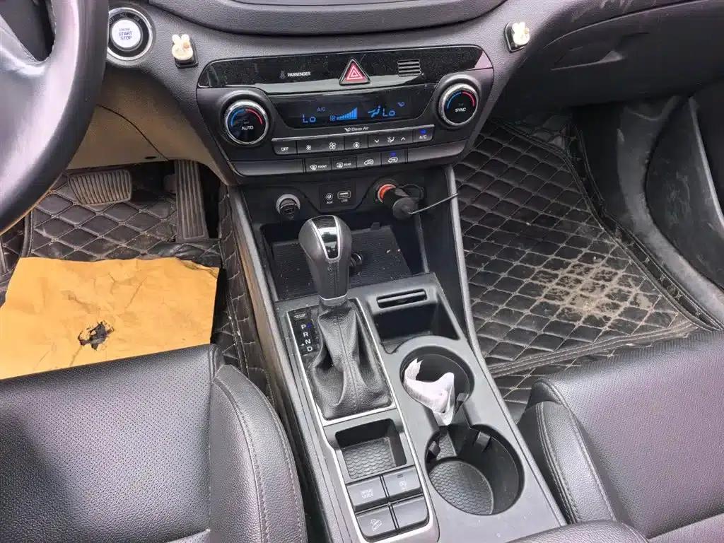 Tucson 2018 1.6T Dual-Clutch Two-Wheel Drive 15th Anniversary Special Edition — миниатюра 14