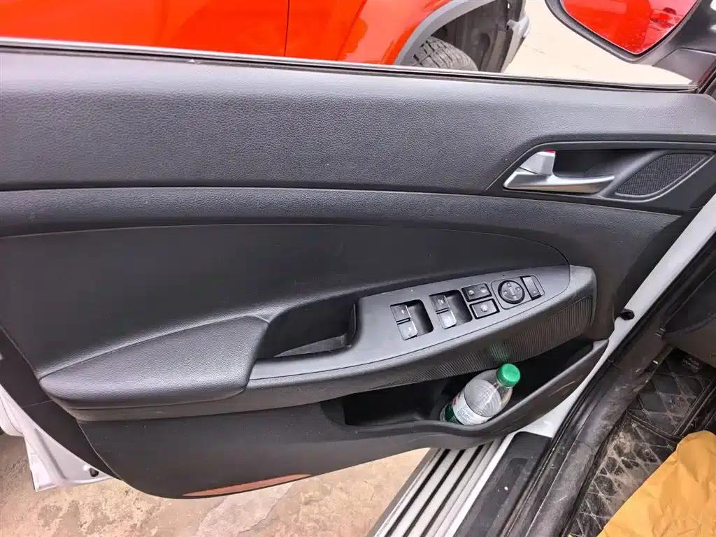 Tucson 2018 1.6T Dual-Clutch Two-Wheel Drive 15th Anniversary Special Edition — миниатюра 7