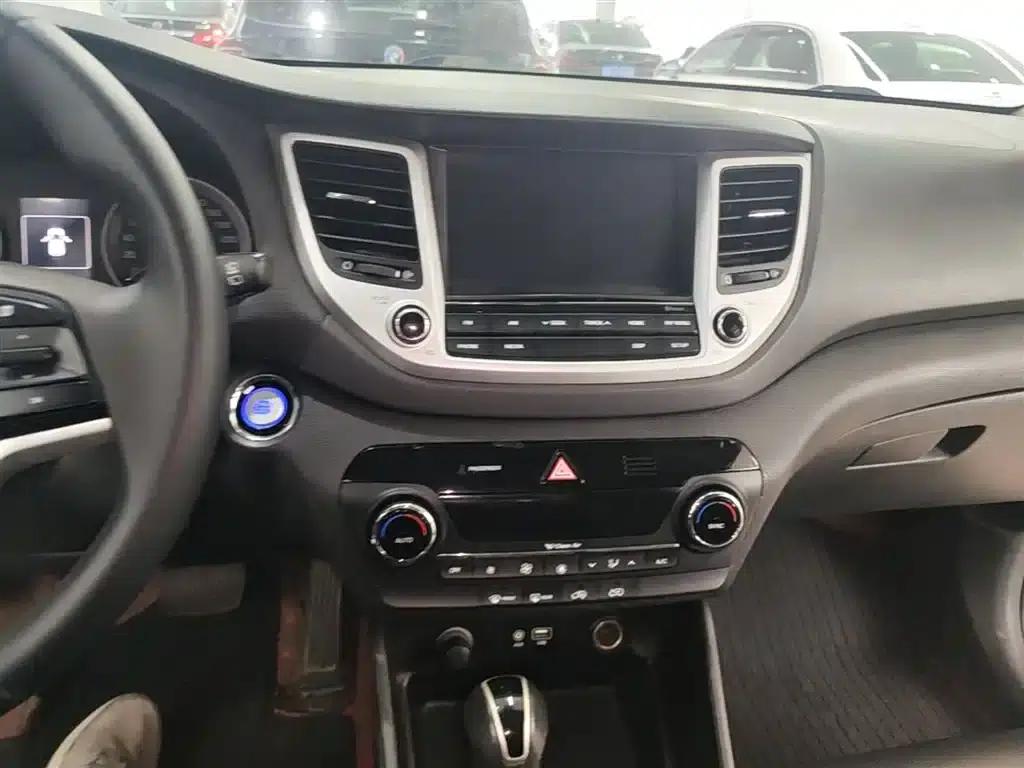 Tucson 2015 1.6T Dual-Clutch Two-Wheel Drive Intelligent Model — миниатюра 13