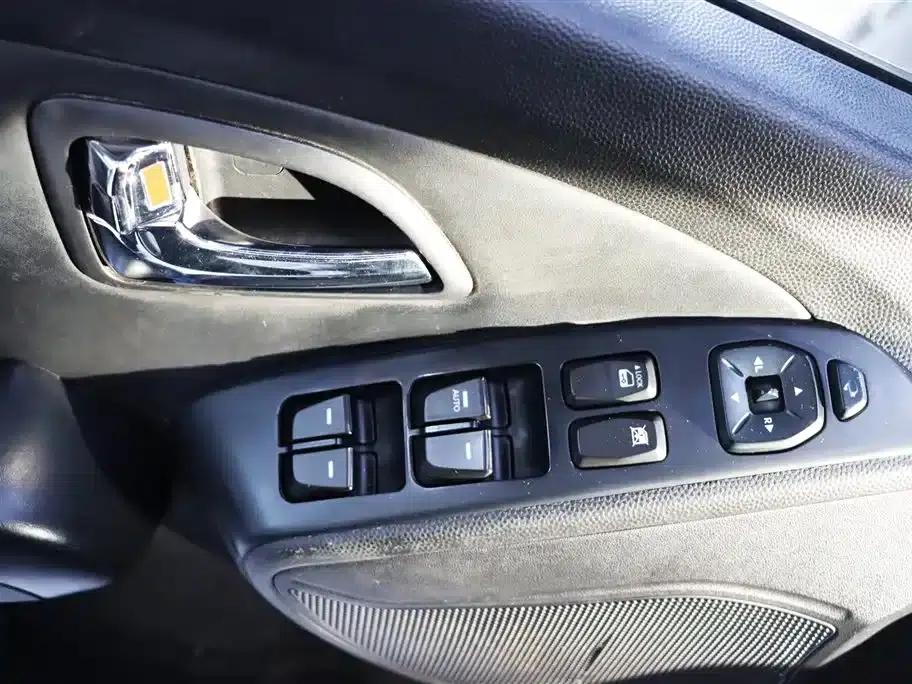 Beijing Hyundai ix35 2013 2.0L Automatic 2WD Smart GLS (National V Emission Standard) — миниатюра 12