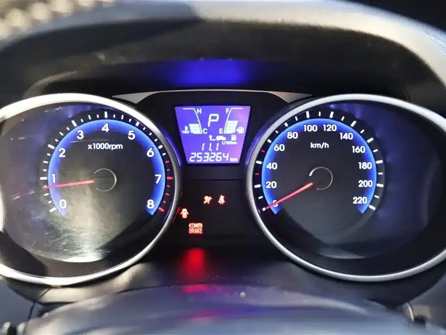 Beijing Hyundai ix35 2013 2.0L Automatic 2WD Smart GLS (National V Emission Standard) — миниатюра 16