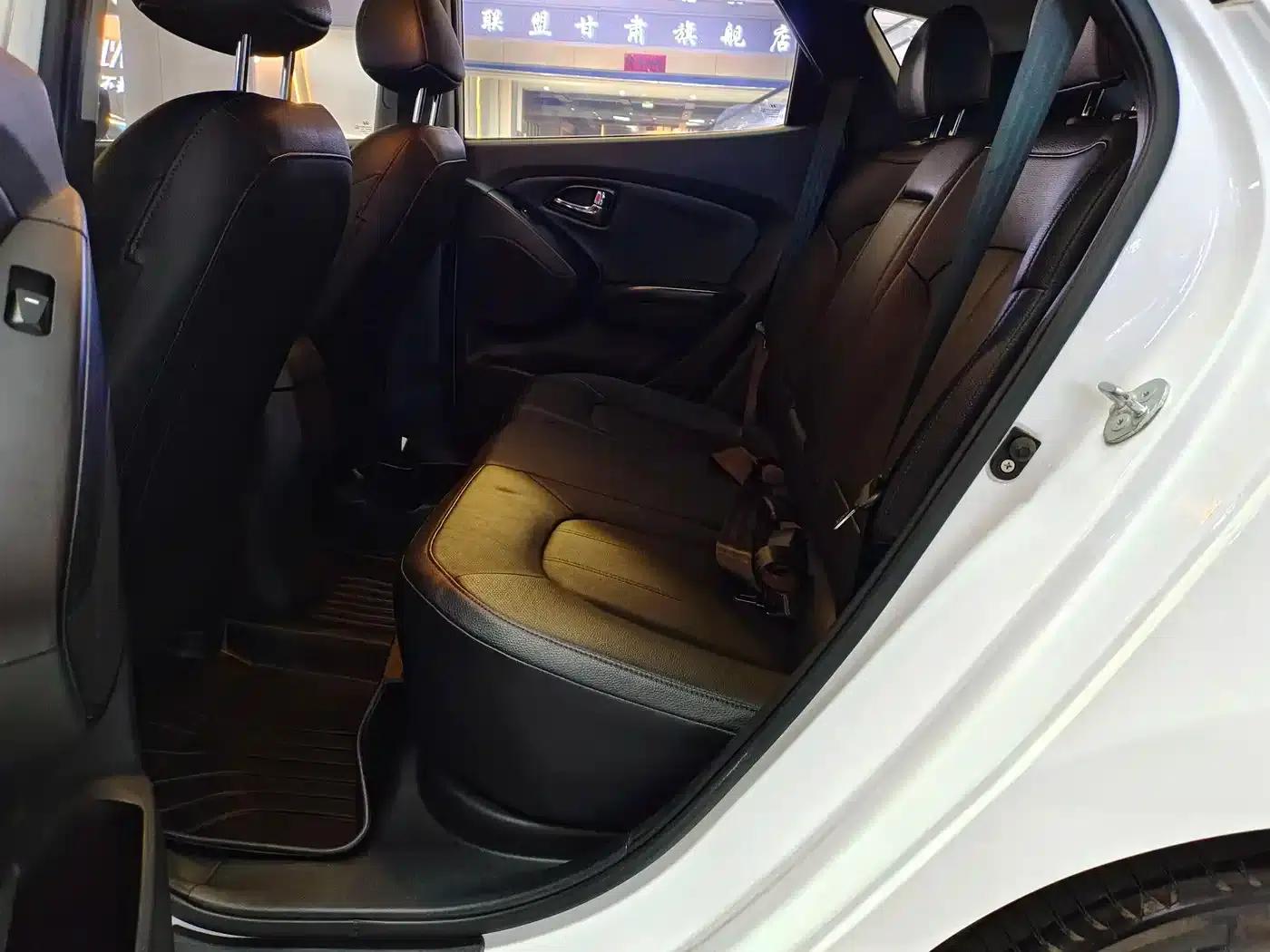 Beijing Hyundai ix35 2015 2.0L Automatic 2WD Smart Model (National IV Emission Standard) — миниатюра 11