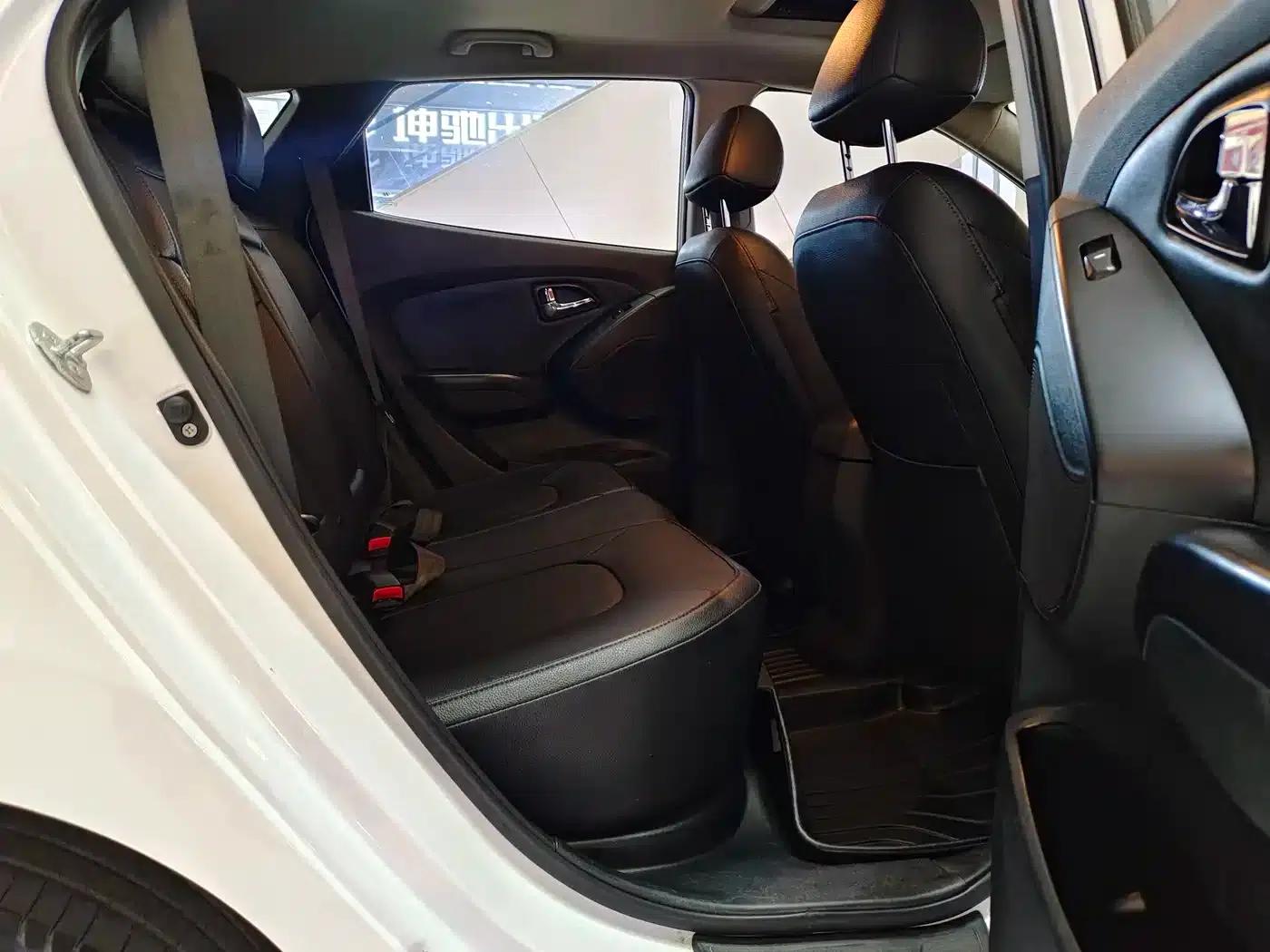 Beijing Hyundai ix35 2015 2.0L Automatic 2WD Smart Model (National IV Emission Standard) — миниатюра 17