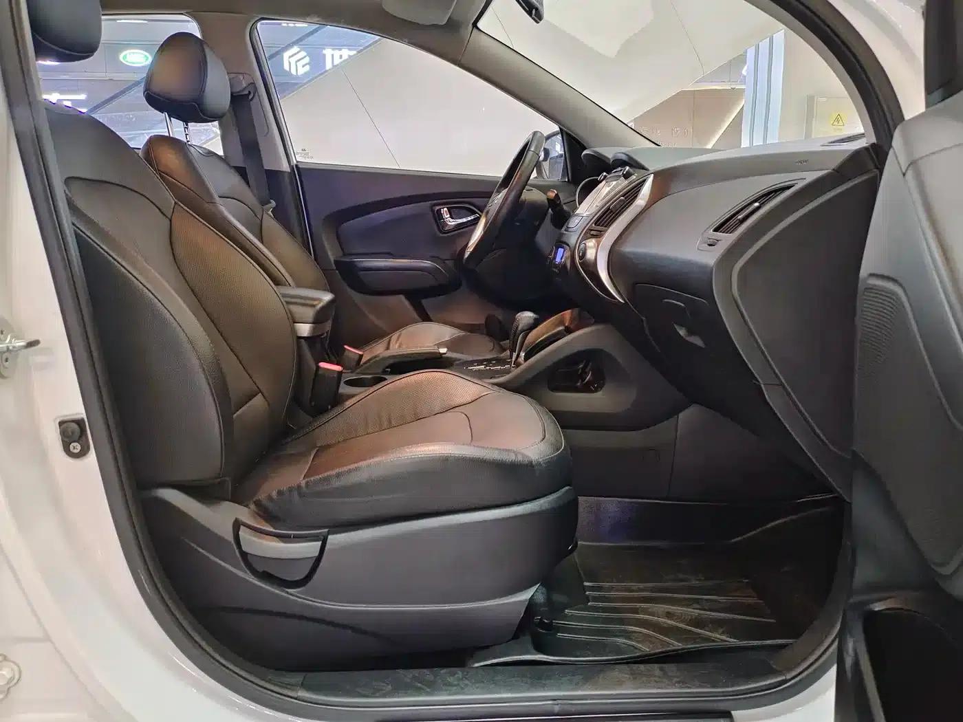 Beijing Hyundai ix35 2015 2.0L Automatic 2WD Smart Model (National IV Emission Standard) — миниатюра 18