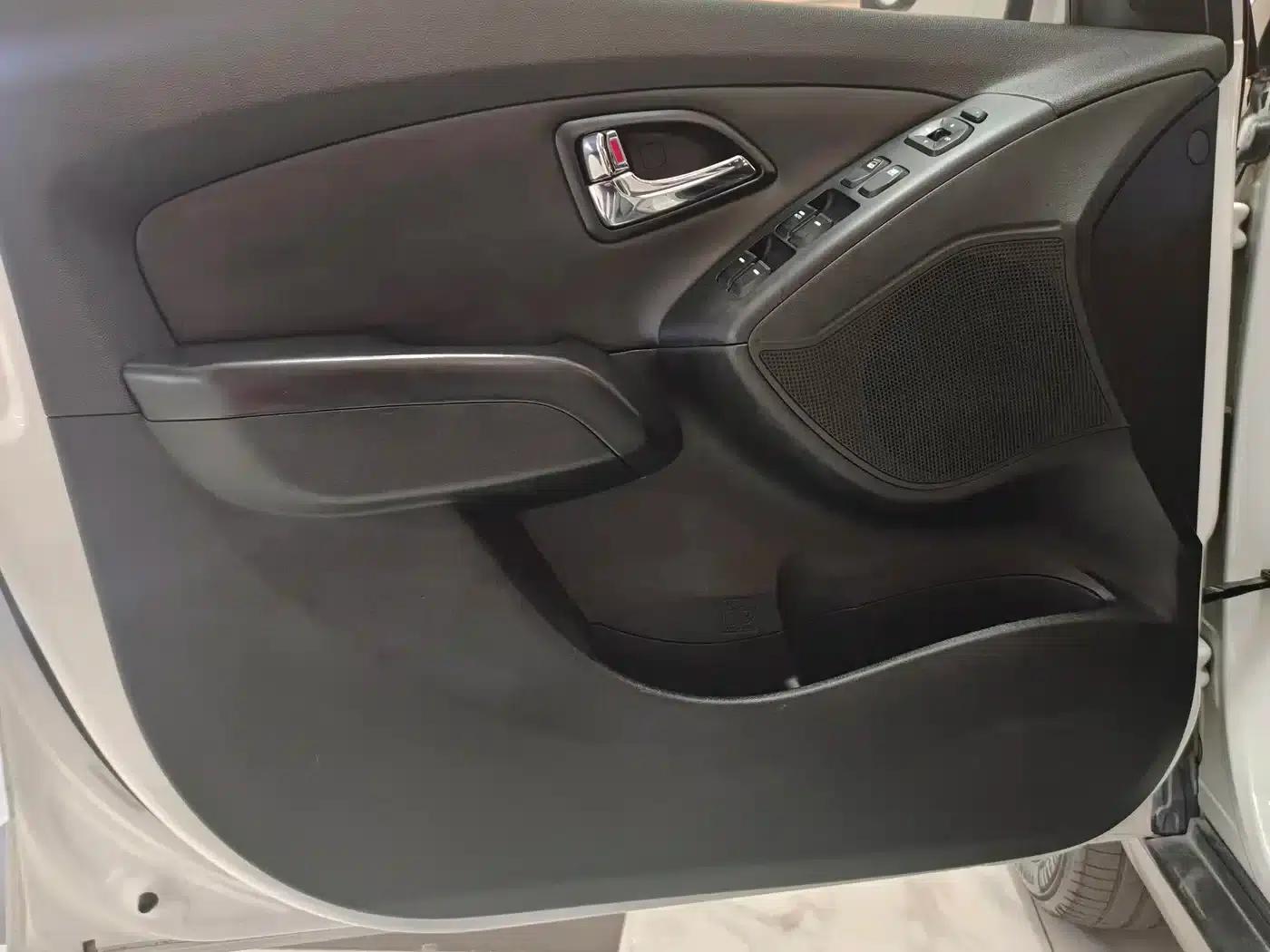 Beijing Hyundai ix35 2015 2.0L Automatic 2WD Smart Model (National IV Emission Standard) — миниатюра 5