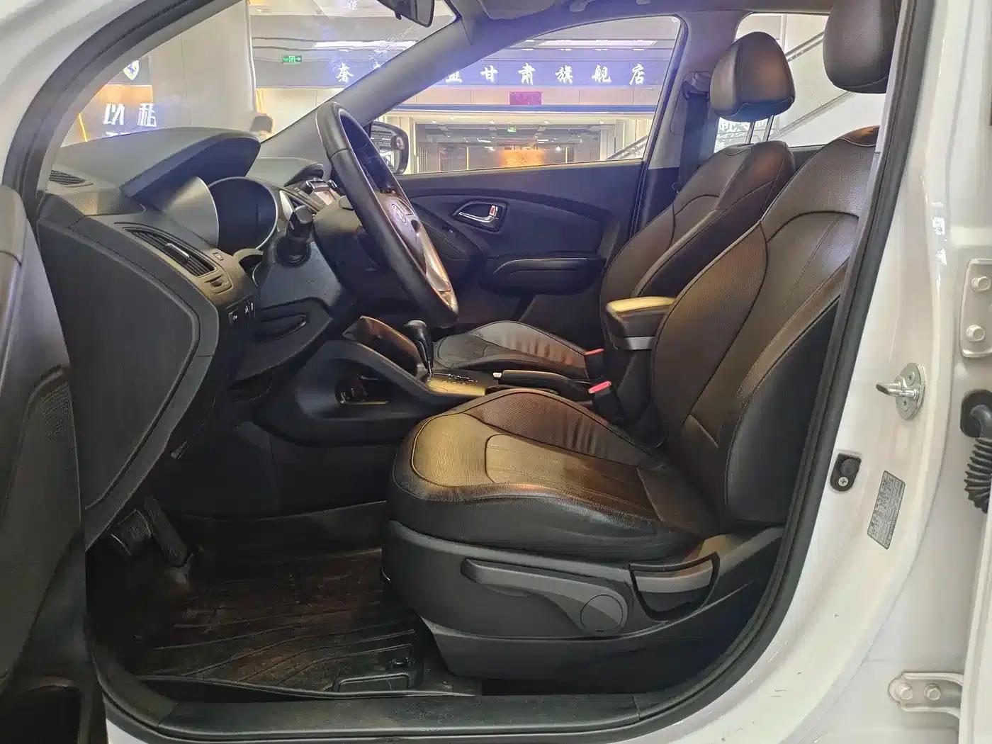 Beijing Hyundai ix35 2015 2.0L Automatic 2WD Smart Model (National IV Emission Standard) — миниатюра 6