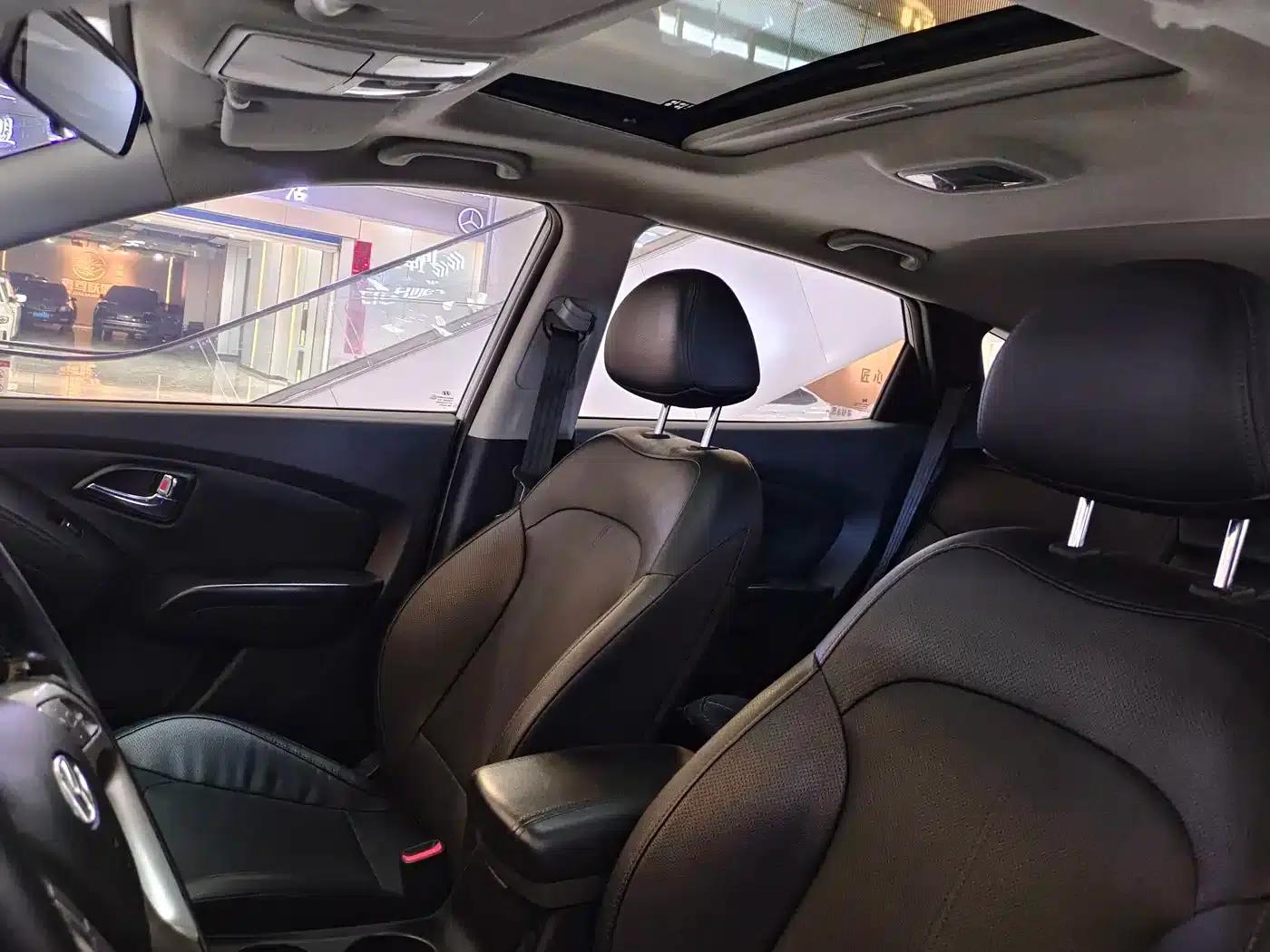 Beijing Hyundai ix35 2015 2.0L Automatic 2WD Smart Model (National IV Emission Standard) — миниатюра 10