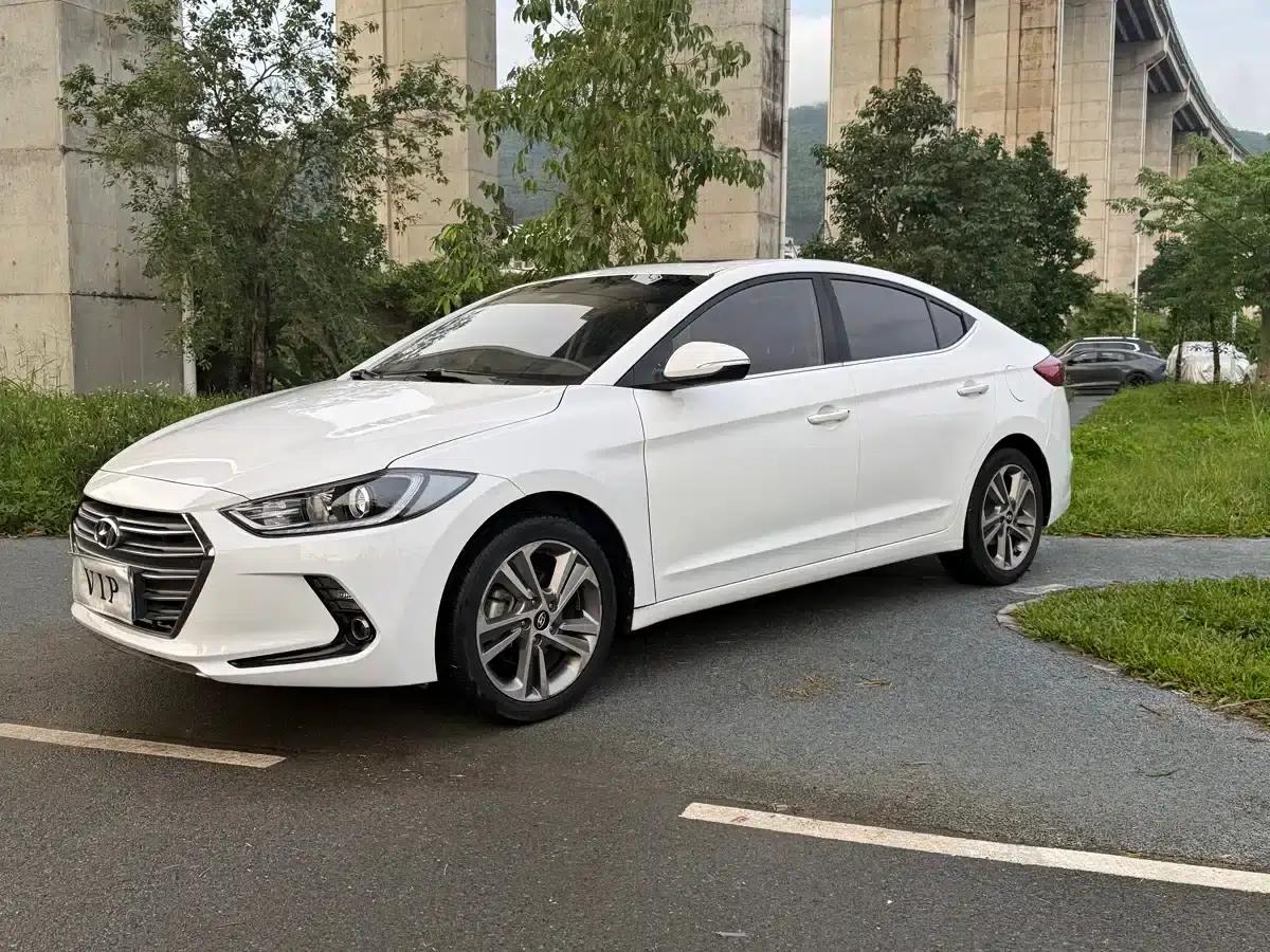 Hyundai Elantra 2016 1.6L Automatic Smart Elite Edition — миниатюра 1