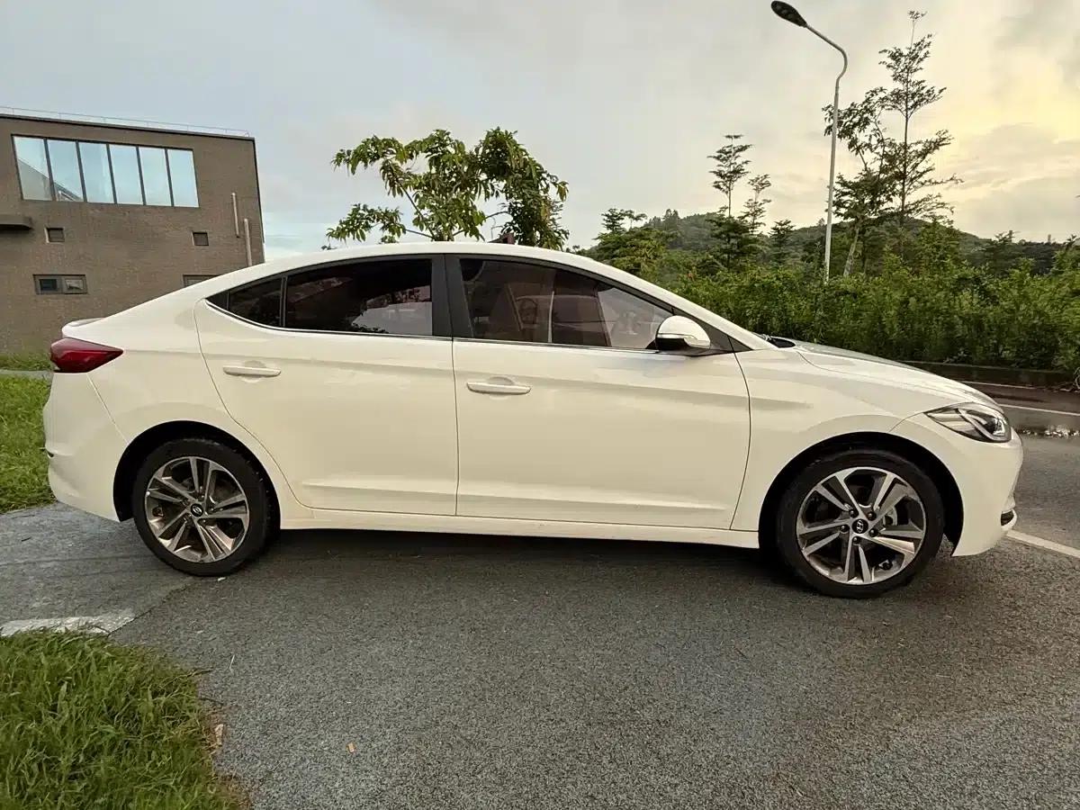 Hyundai Elantra 2016 1.6L Automatic Smart Elite Edition — миниатюра 11
