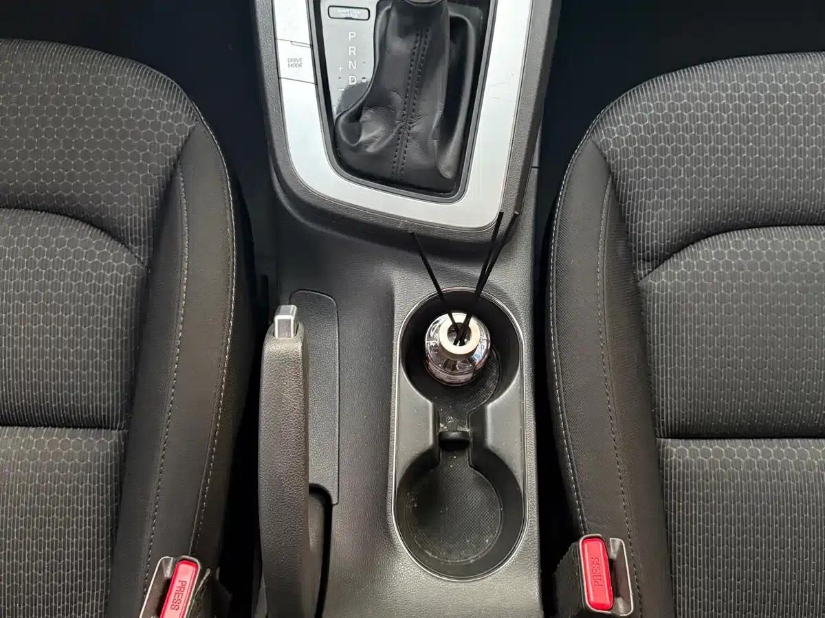Hyundai Elantra 2016 1.6L Automatic Smart Elite Edition — миниатюра 17