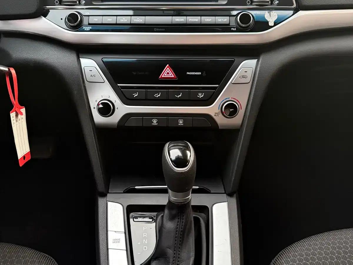 Hyundai Elantra 2016 1.6L Automatic Smart Elite Edition — миниатюра 18