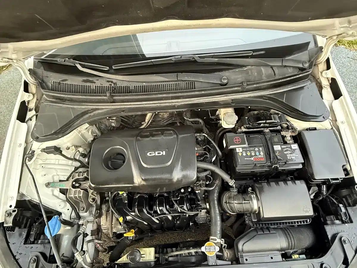 Hyundai Elantra 2016 1.6L Automatic Smart Elite Edition — миниатюра 20
