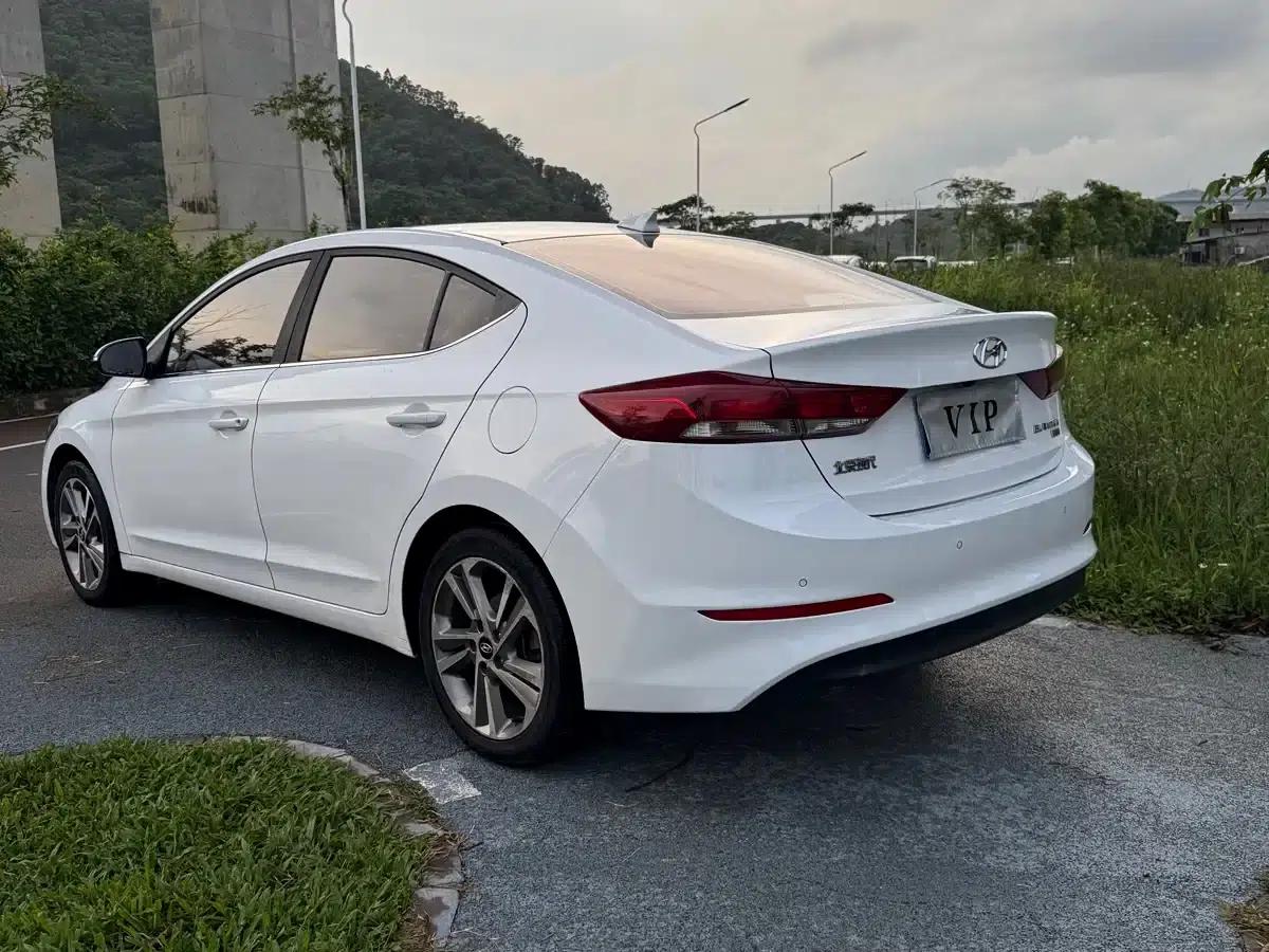 Hyundai Elantra 2016 1.6L Automatic Smart Elite Edition — миниатюра 4