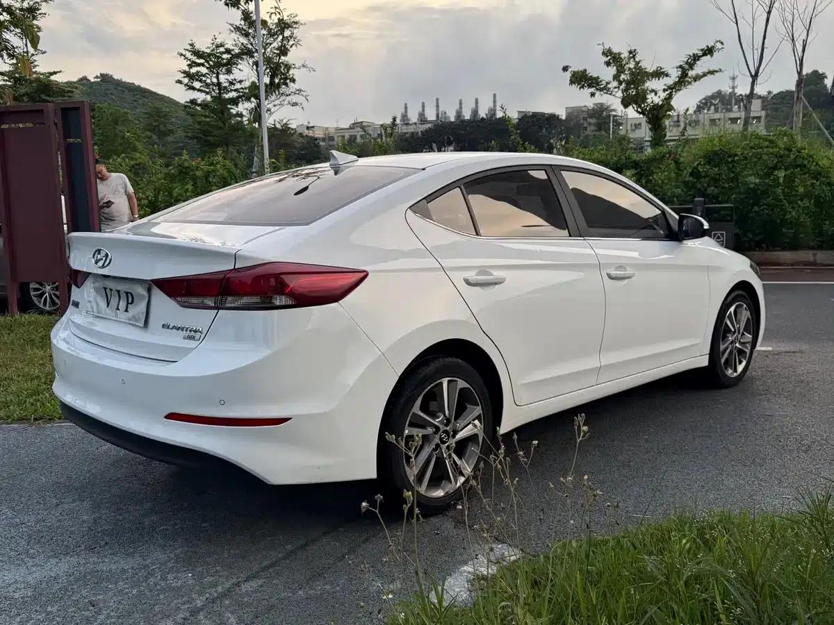 Hyundai Elantra 2016 1.6L Automatic Smart Elite Edition — миниатюра 6