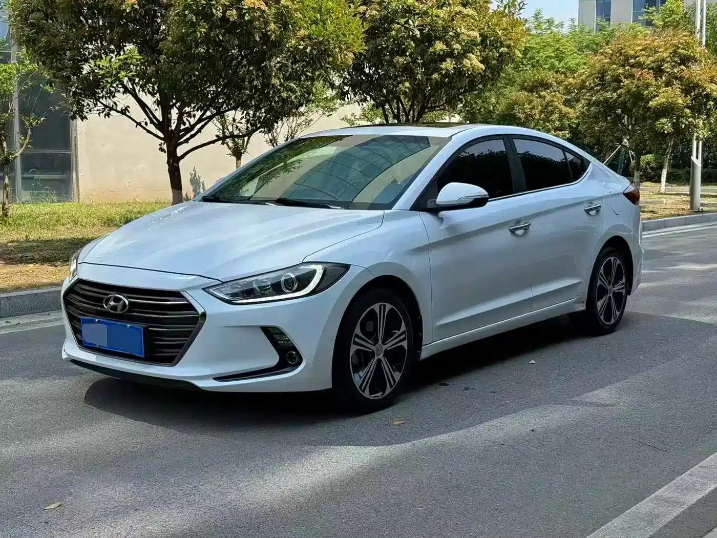 Hyundai Elantra 2018 1.4T Dual-Clutch Dynamic & Vitality Edition — миниатюра 1