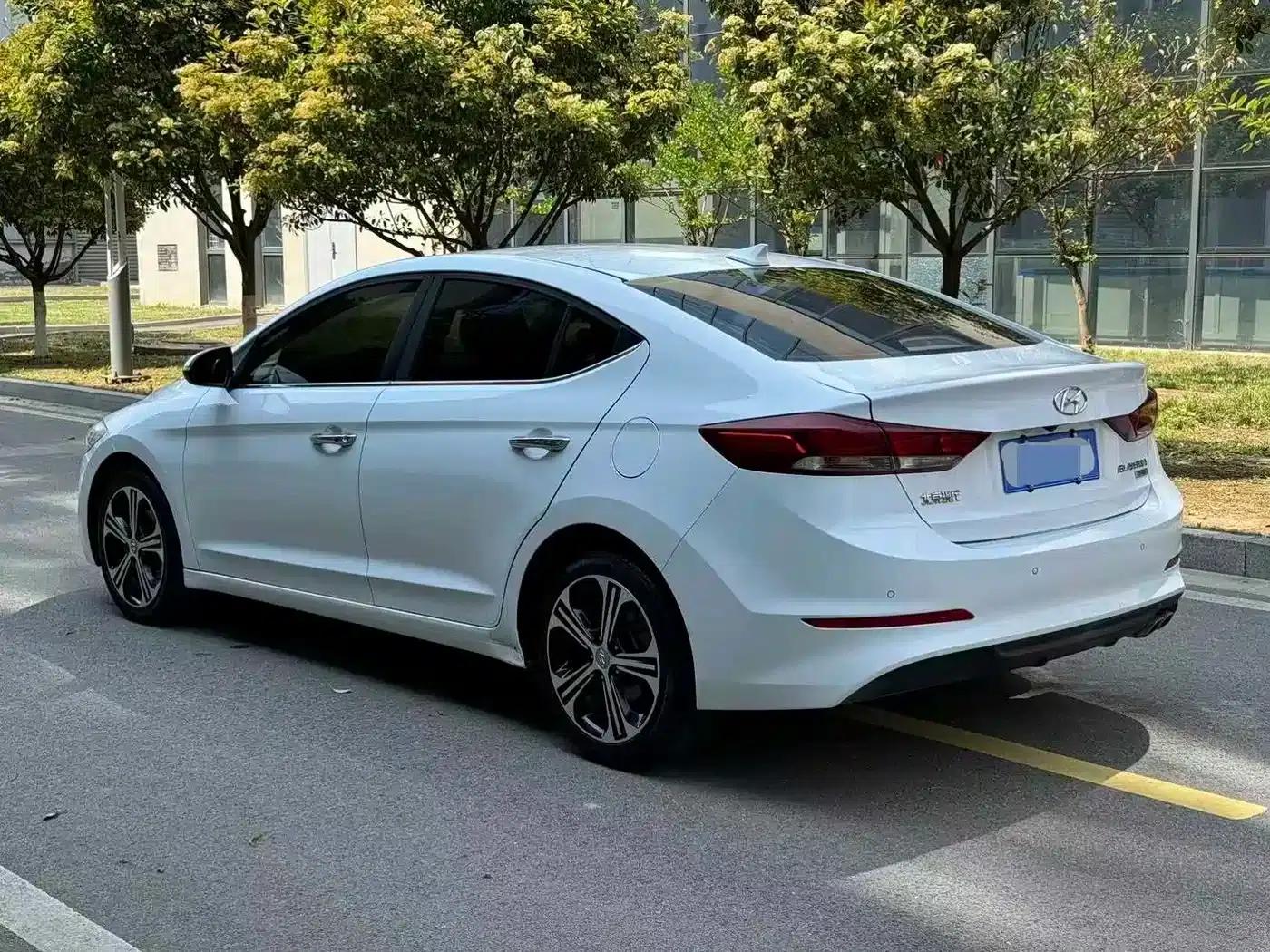 Hyundai Elantra 2018 1.4T Dual-Clutch Dynamic & Vitality Edition — миниатюра 6