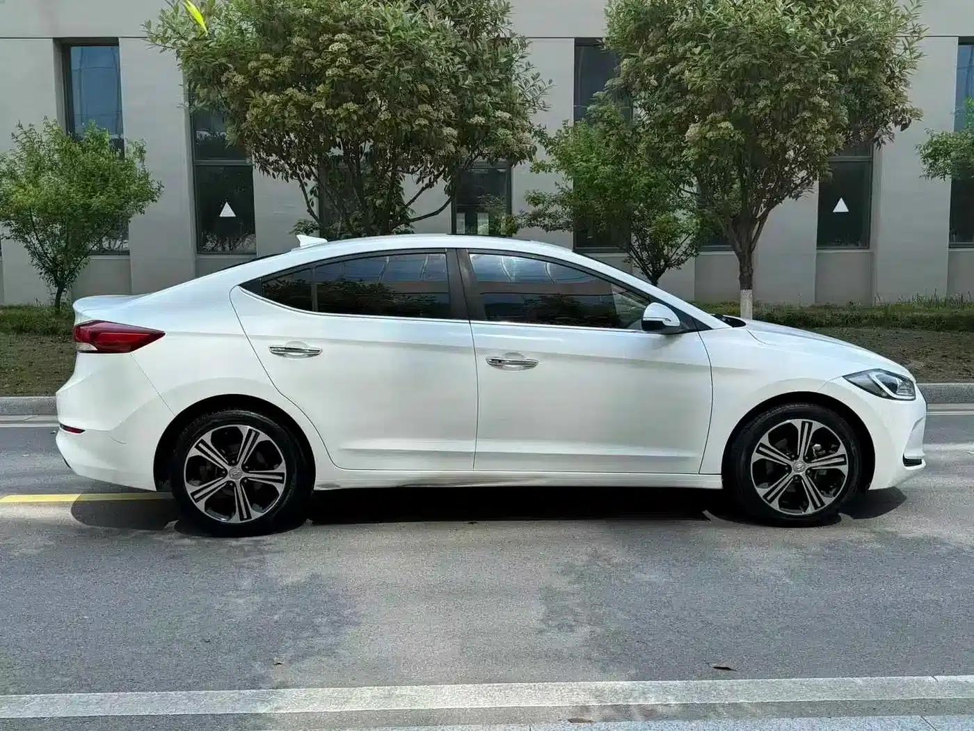 Hyundai Elantra 2018 1.4T Dual-Clutch Dynamic & Vitality Edition — миниатюра 8