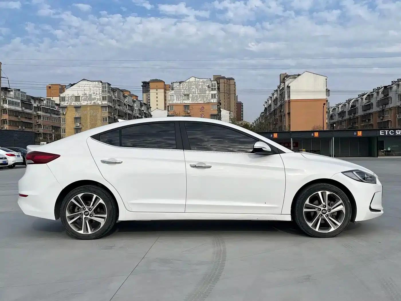 Hyundai Elantra 2016 1.6L Automatic Smart Elite Edition — миниатюра 12
