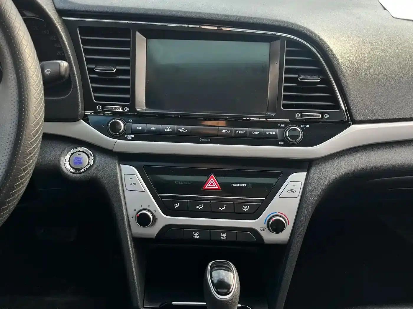 Hyundai Elantra 2016 1.6L Automatic Smart Elite Edition — миниатюра 14