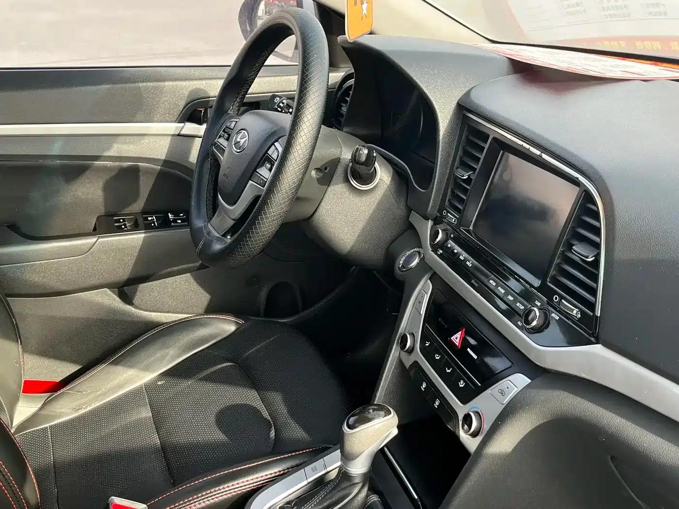 Hyundai Elantra 2016 1.6L Automatic Smart Elite Edition — миниатюра 15