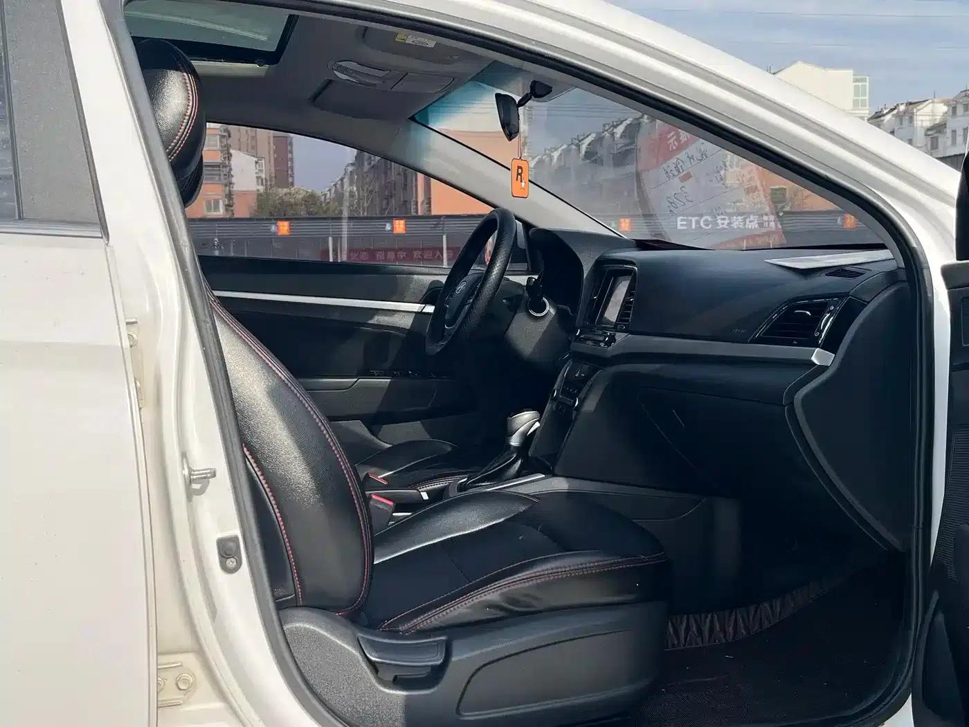 Hyundai Elantra 2016 1.6L Automatic Smart Elite Edition — миниатюра 16