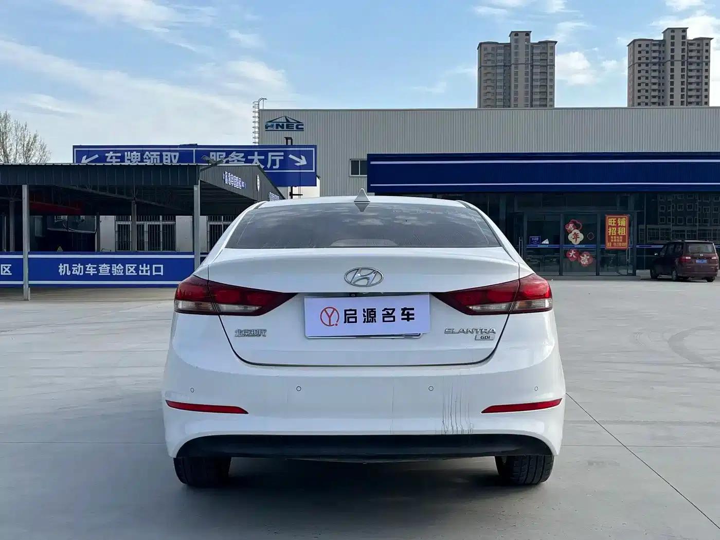 Hyundai Elantra 2016 1.6L Automatic Smart Elite Edition — миниатюра 18