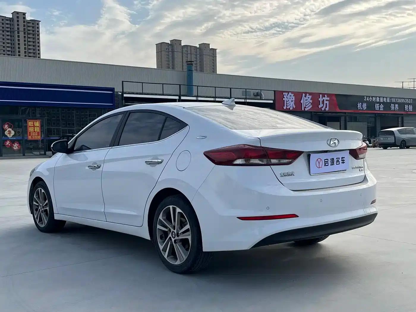 Hyundai Elantra 2016 1.6L Automatic Smart Elite Edition — миниатюра 19
