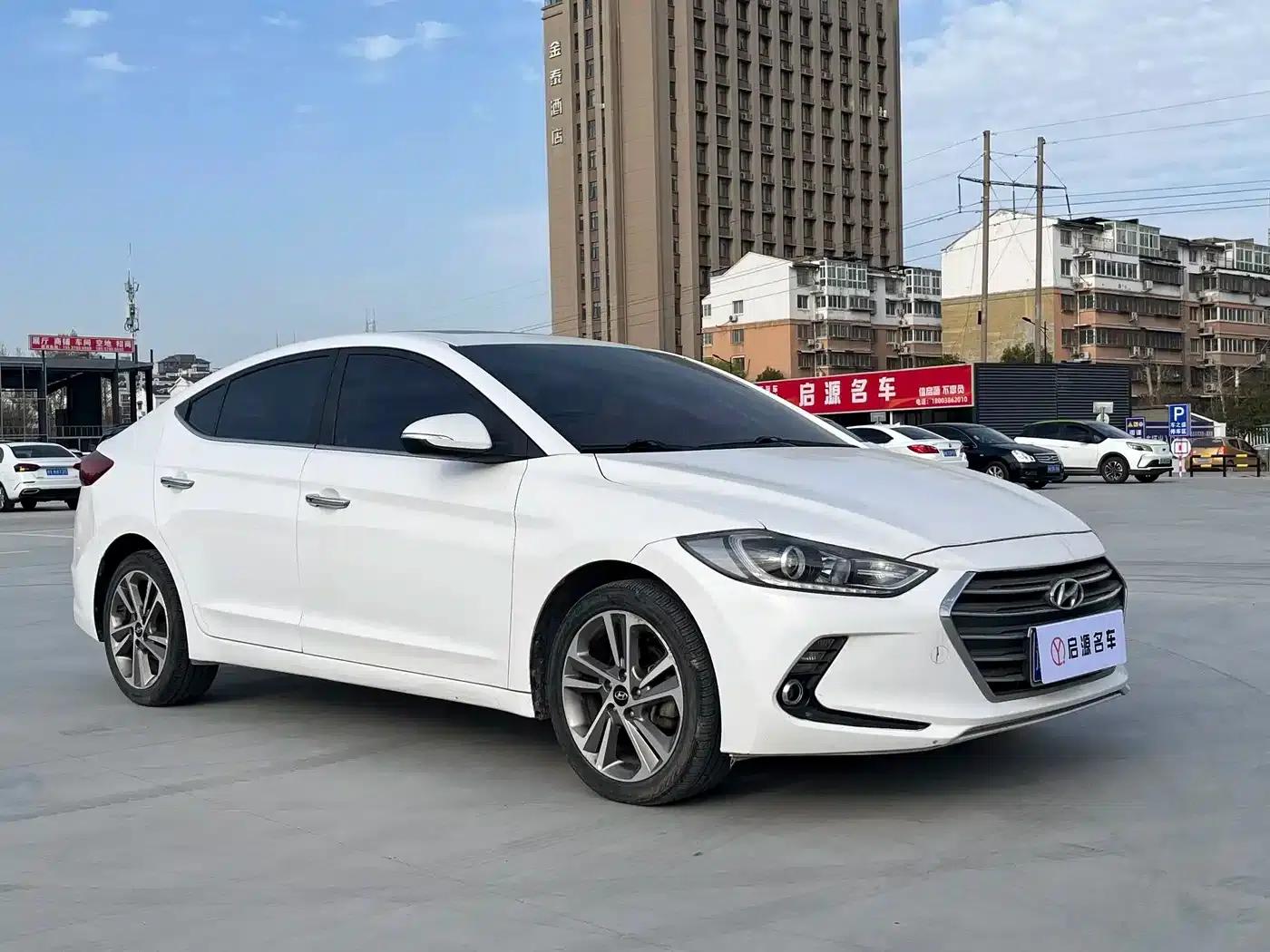 Hyundai Elantra 2016 1.6L Automatic Smart Elite Edition — миниатюра 3