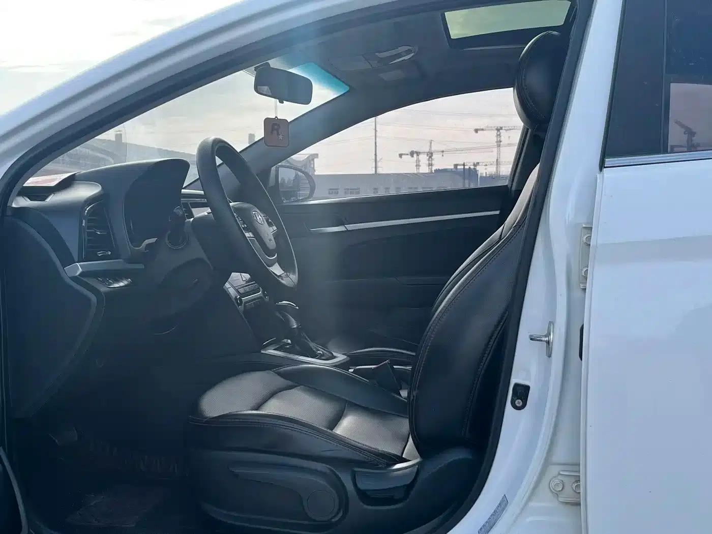 Hyundai Elantra 2016 1.6L Automatic Smart Elite Edition — миниатюра 7