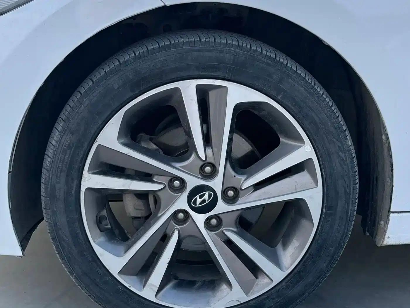Hyundai Elantra 2016 1.6L Automatic Smart Elite Edition — миниатюра 9