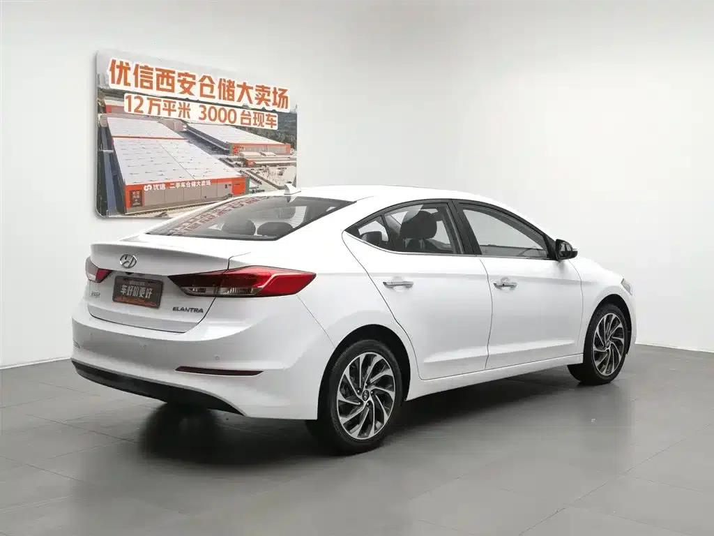 Hyundai Elantra 2019 1.5L CVT Smart Luxury Edition — миниатюра 2