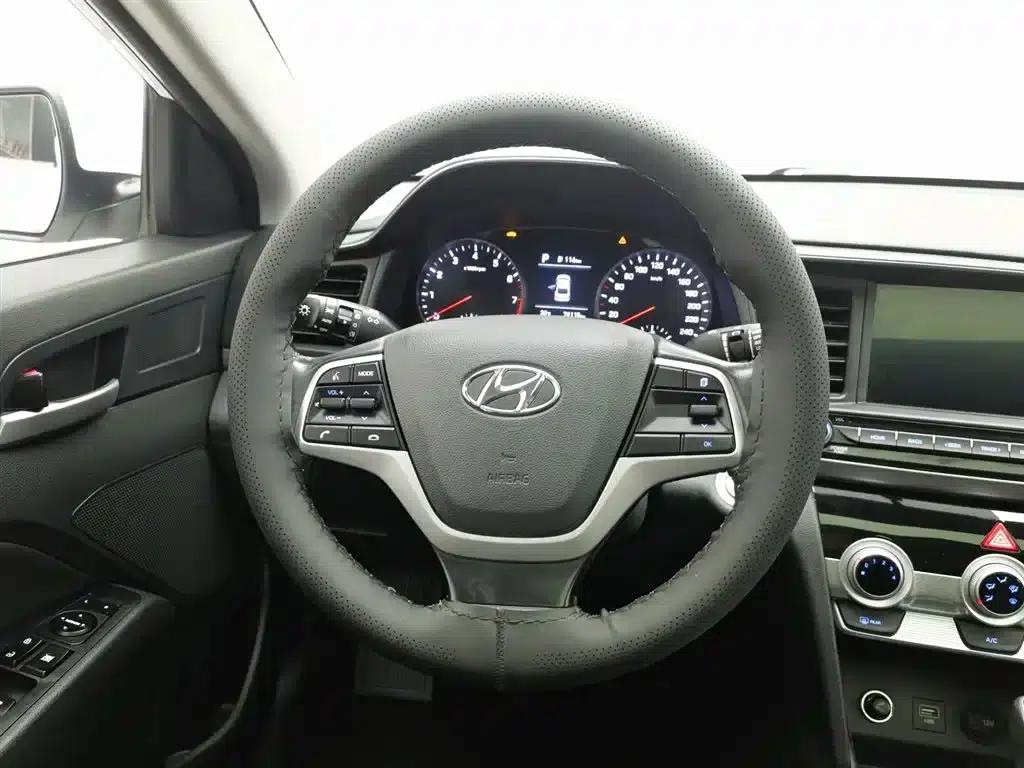 Hyundai Elantra 2019 1.5L CVT Smart Luxury Edition — миниатюра 11