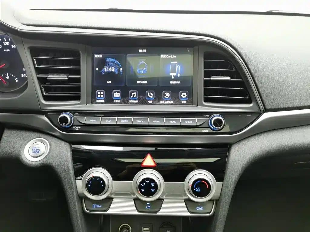 Hyundai Elantra 2019 1.5L CVT Smart Luxury Edition — миниатюра 12