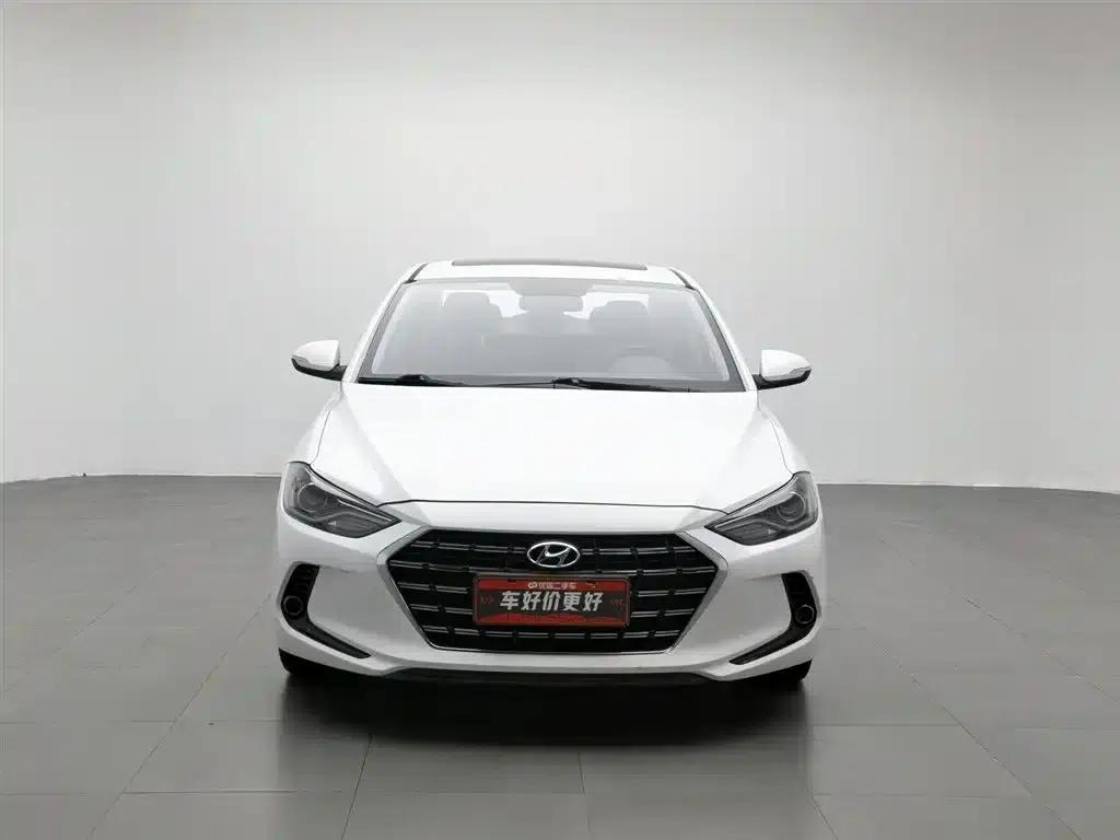 Hyundai Elantra 2019 1.5L CVT Smart Luxury Edition — миниатюра 3