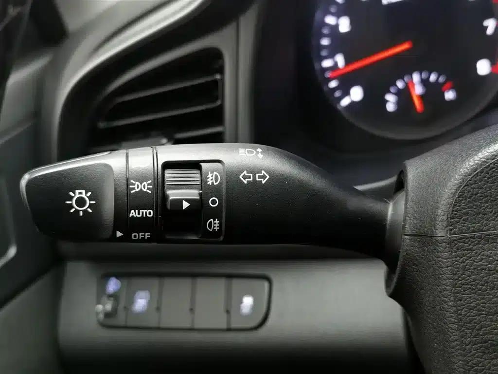 Hyundai Elantra 2019 1.5L CVT Smart Luxury Edition — миниатюра 21