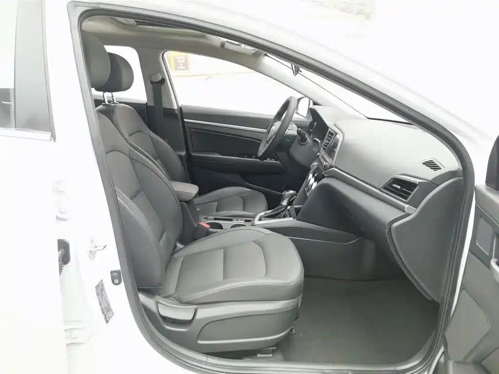 Hyundai Elantra 2019 1.5L CVT Smart Luxury Edition — миниатюра 23