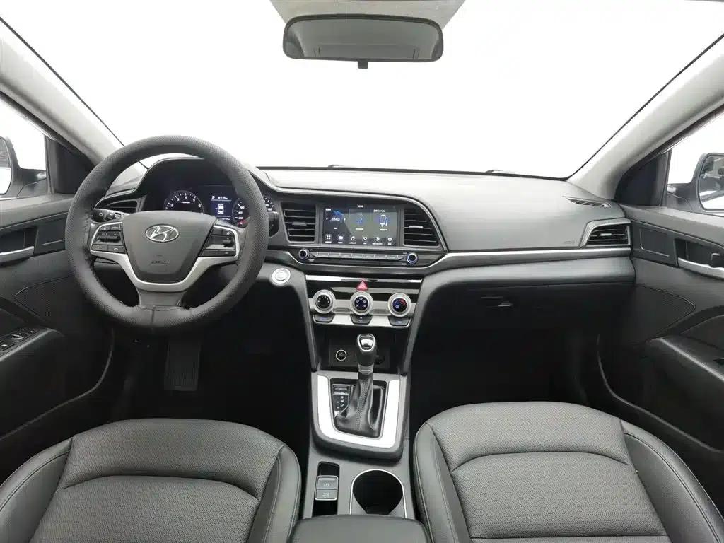 Hyundai Elantra 2019 1.5L CVT Smart Luxury Edition — миниатюра 5