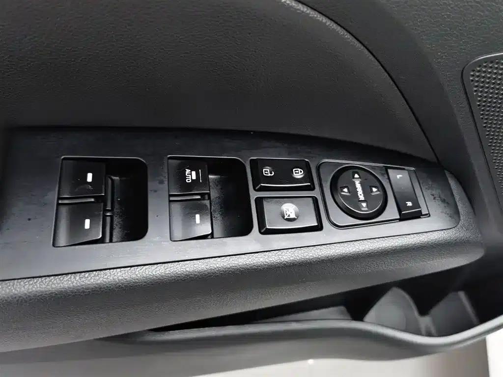 Hyundai Elantra 2019 1.5L CVT Smart Luxury Edition — миниатюра 9
